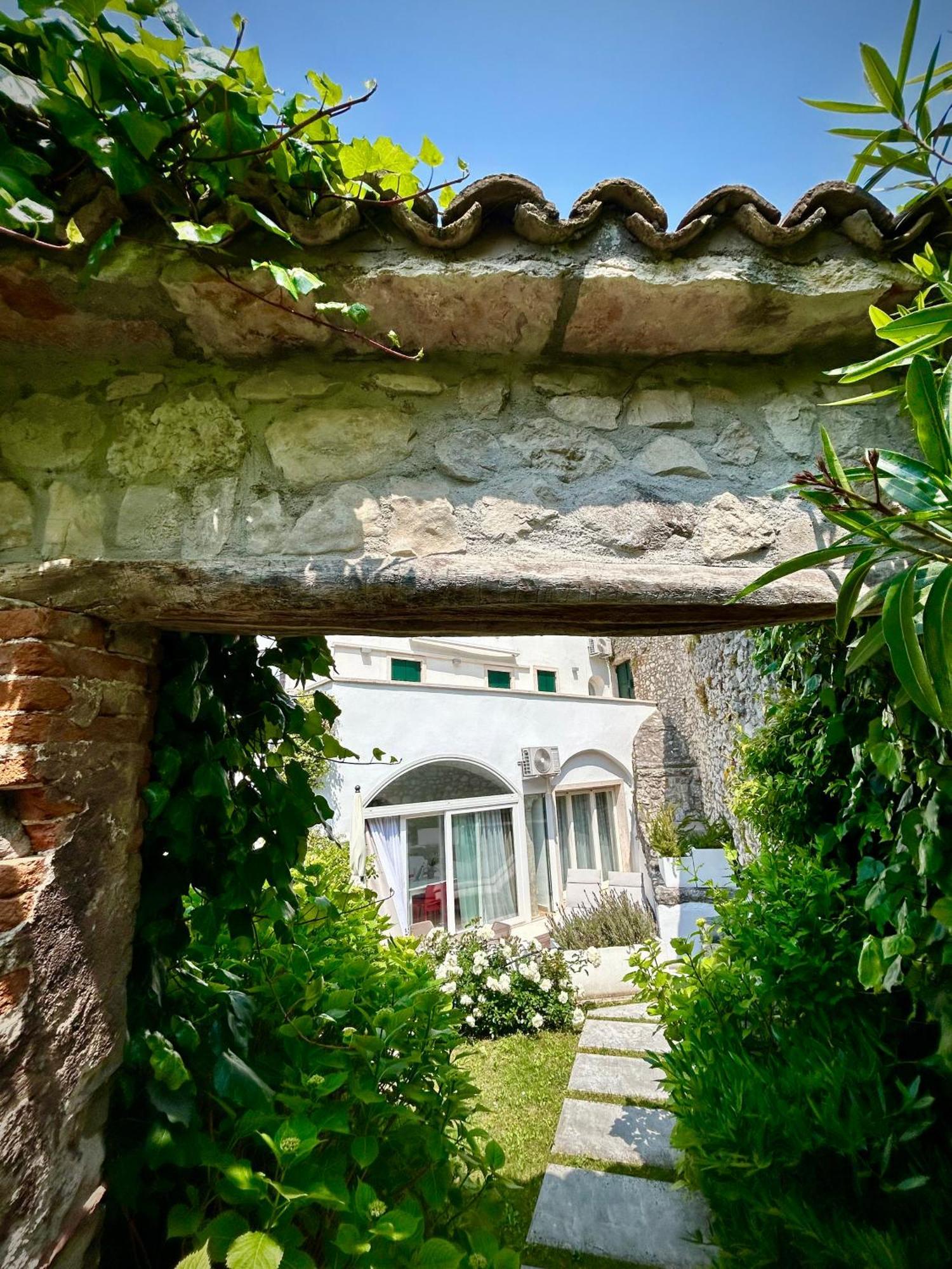 Villa Borgo Borago Brenzone sul Garda Oda fotoğraf